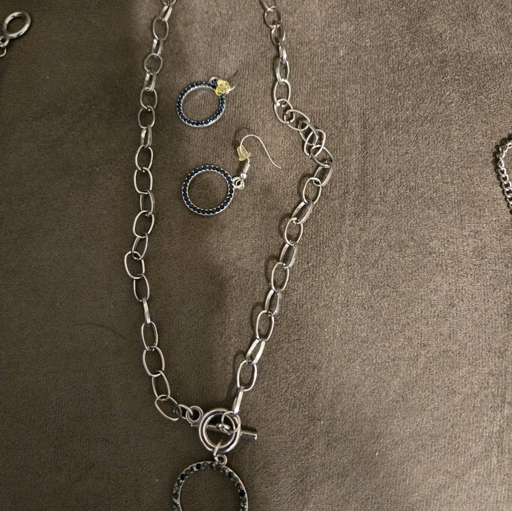 Paparazzi dark blue rhinestone open circle silver link necklace and earrings set
